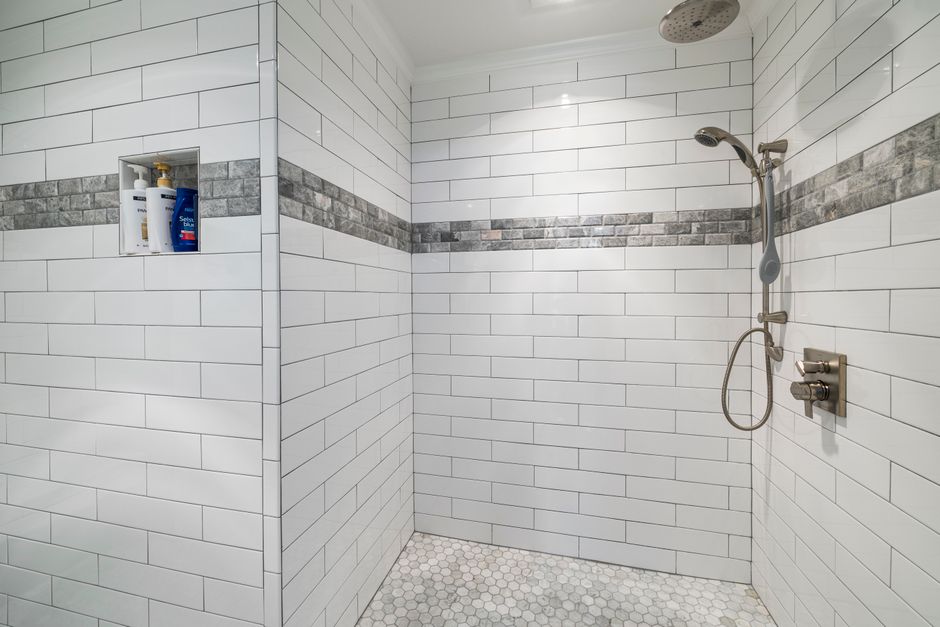freestanding vs built-in bath